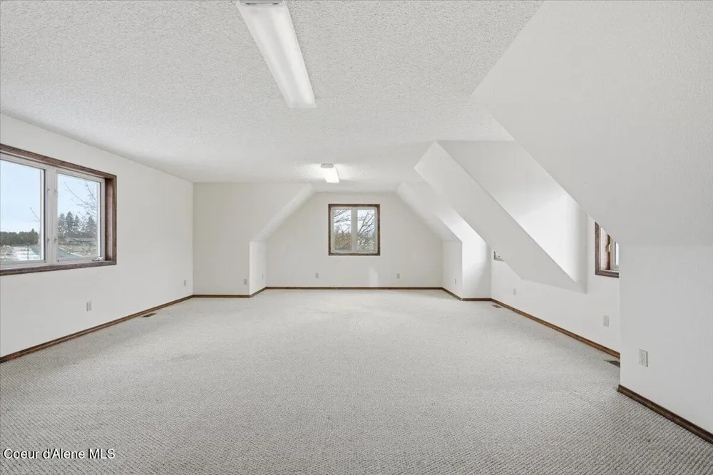 8931 Davis Circle Hayden, ID 83835
