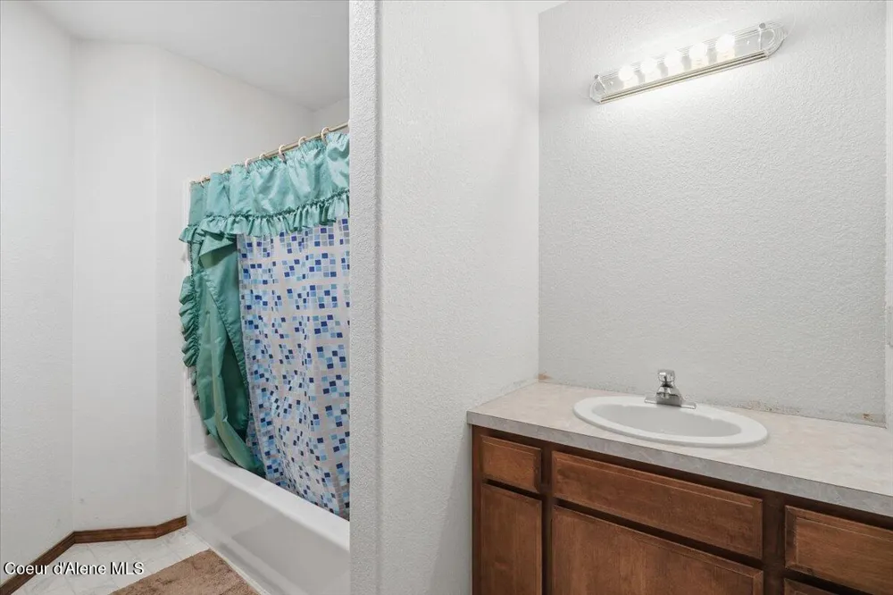 8931 Davis Circle Hayden, ID 83835