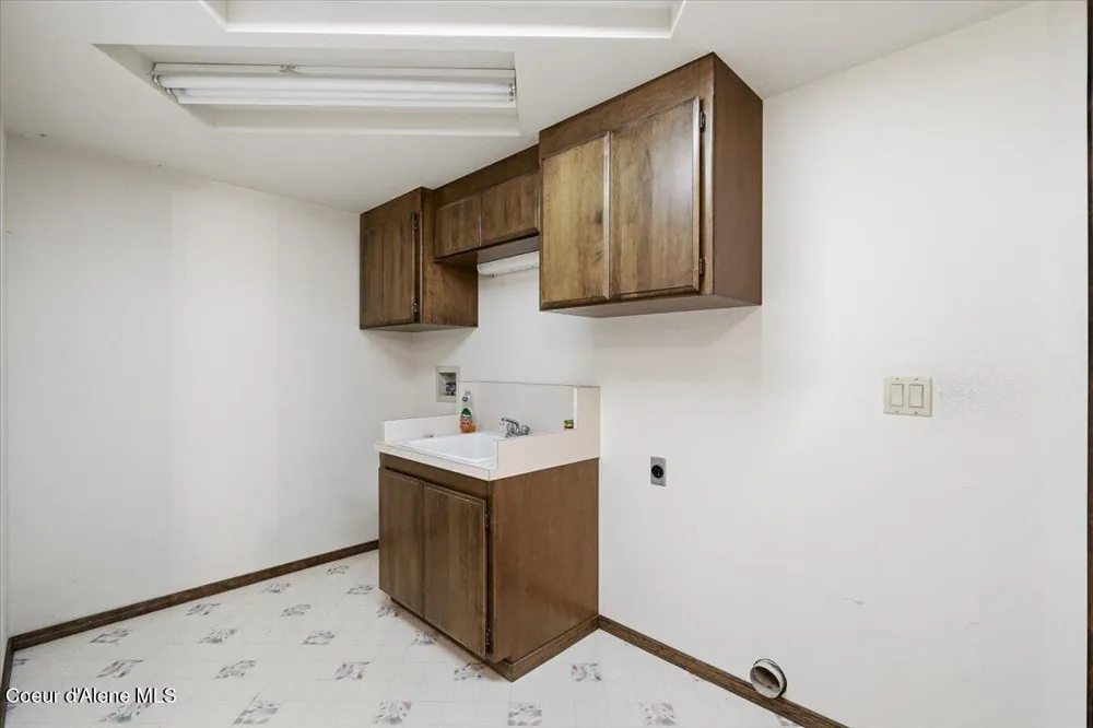 8931 Davis Circle Hayden, ID 83835