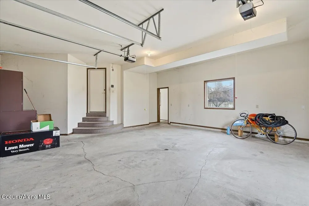 8931 Davis Circle Hayden, ID 83835