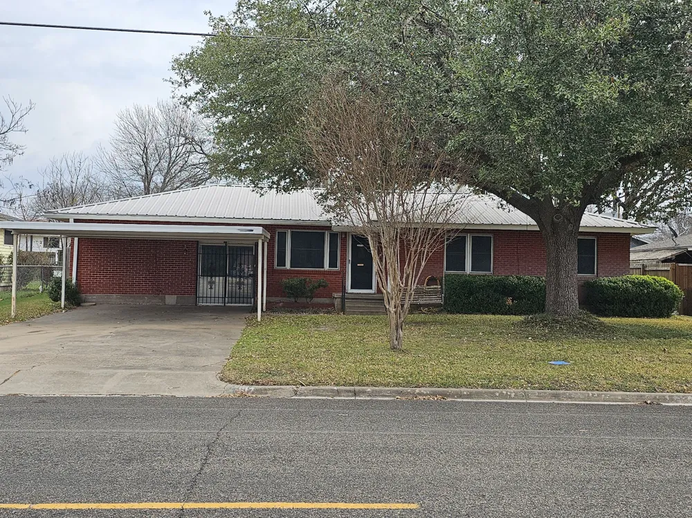 817 Lacy Drive Lacy Lakeview, TX 76705