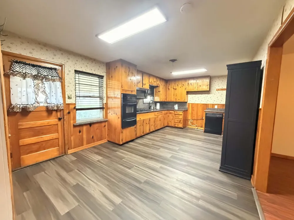 817 Lacy Drive Lacy Lakeview, TX 76705
