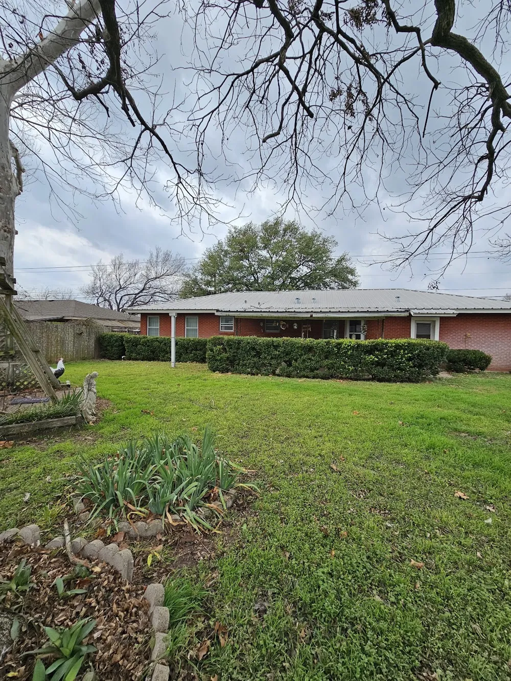817 Lacy Drive Lacy Lakeview, TX 76705