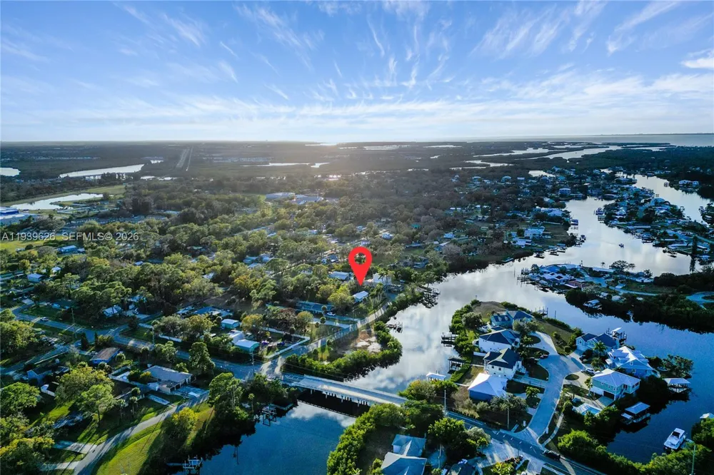 302 5th St SW Other City - In The State Of Florida, FL 33570