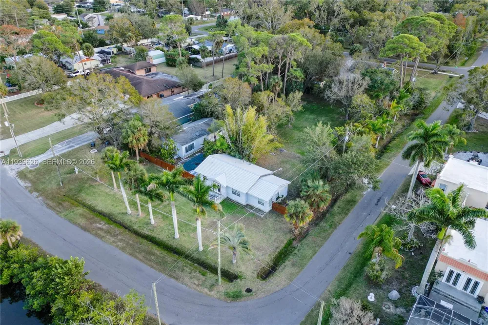 302 5th St SW Other City - In The State Of Florida, FL 33570