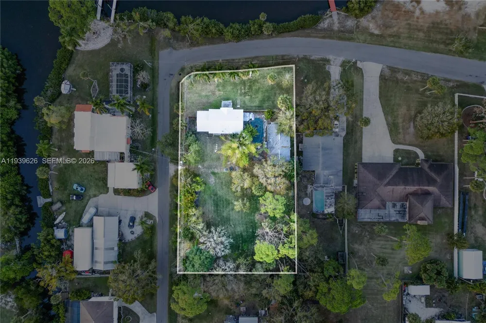 302 5th St SW Other City - In The State Of Florida, FL 33570