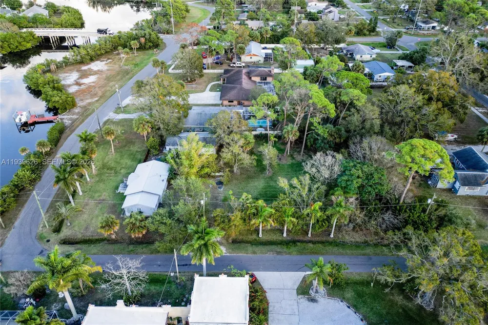 302 5th St SW Other City - In The State Of Florida, FL 33570