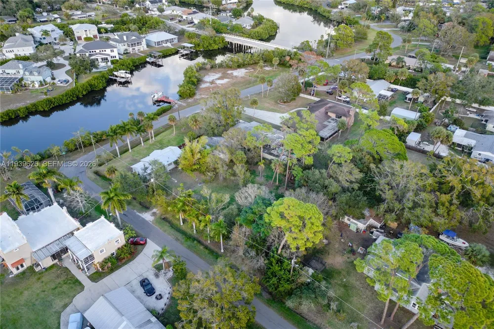 302 5th St SW Other City - In The State Of Florida, FL 33570