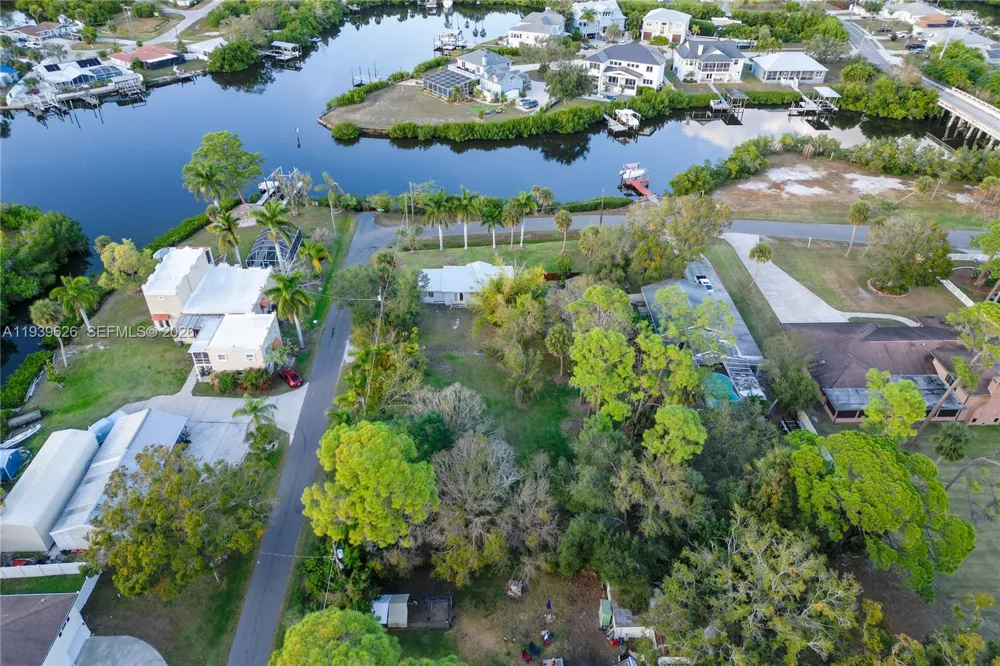302 5th St SW Other City - In The State Of Florida, FL 33570