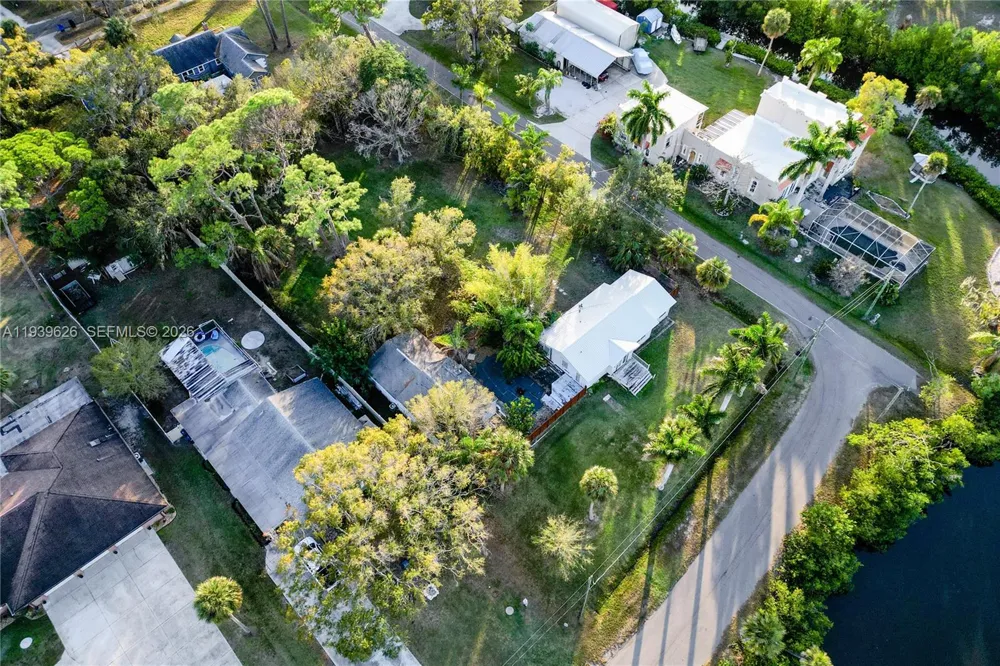 302 5th St SW Other City - In The State Of Florida, FL 33570