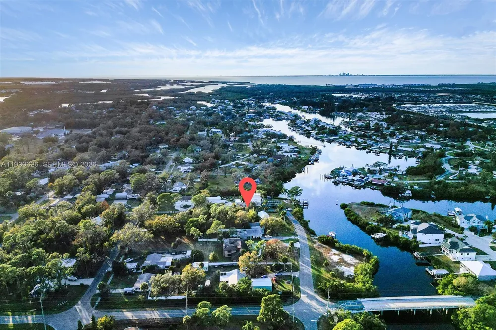 302 5th St SW Other City - In The State Of Florida, FL 33570