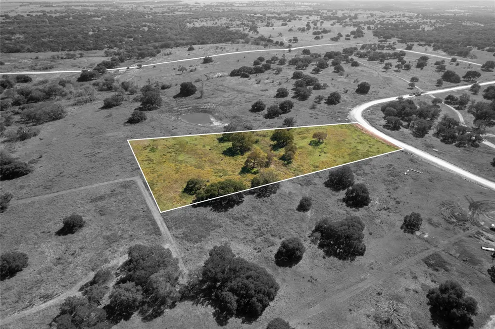 55 Twin Caverns Oglesby, TX 75651