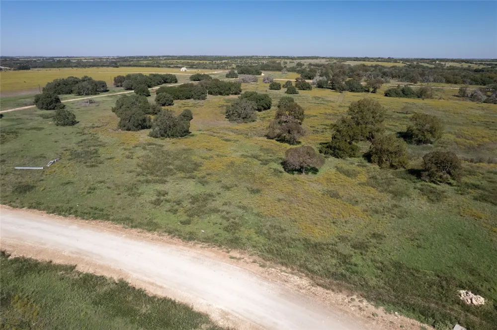 55 Twin Caverns Oglesby, TX 75651