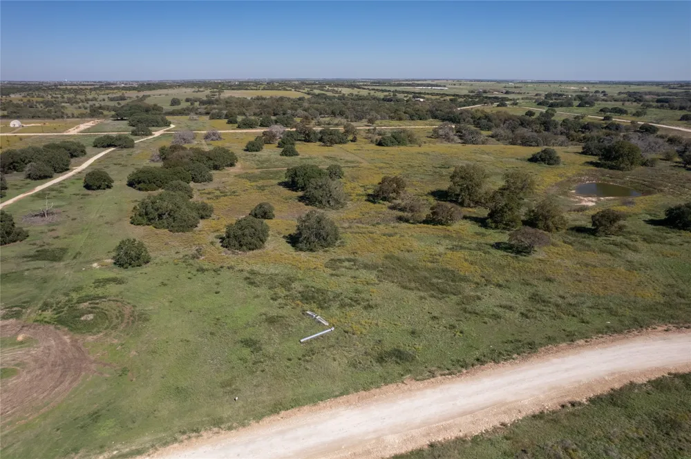 55 Twin Caverns Oglesby, TX 75651