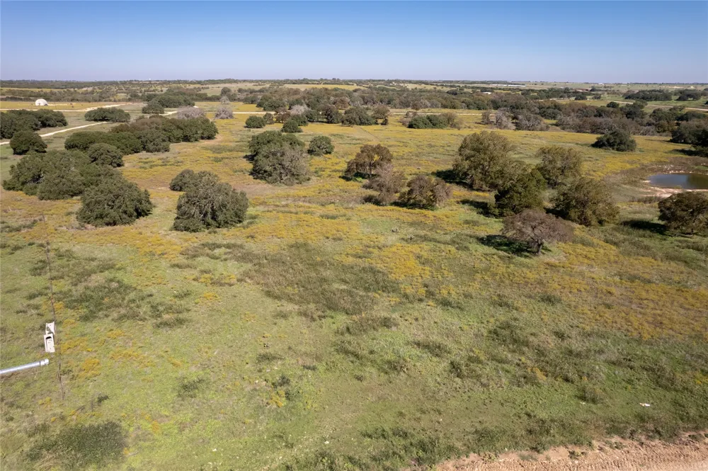 55 Twin Caverns Oglesby, TX 75651