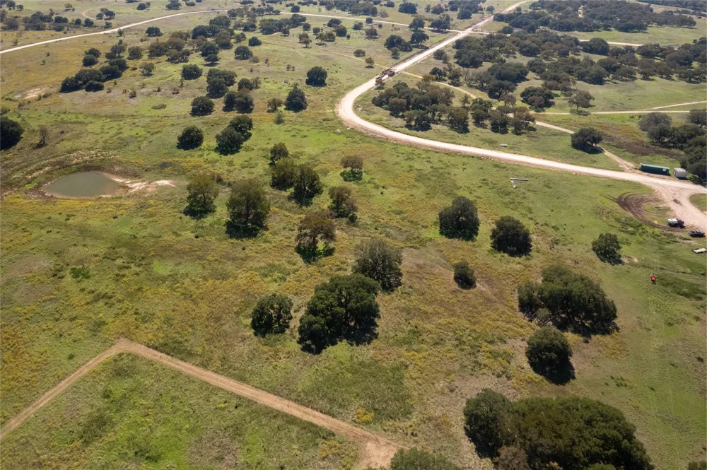 55 Twin Caverns Oglesby, TX 75651