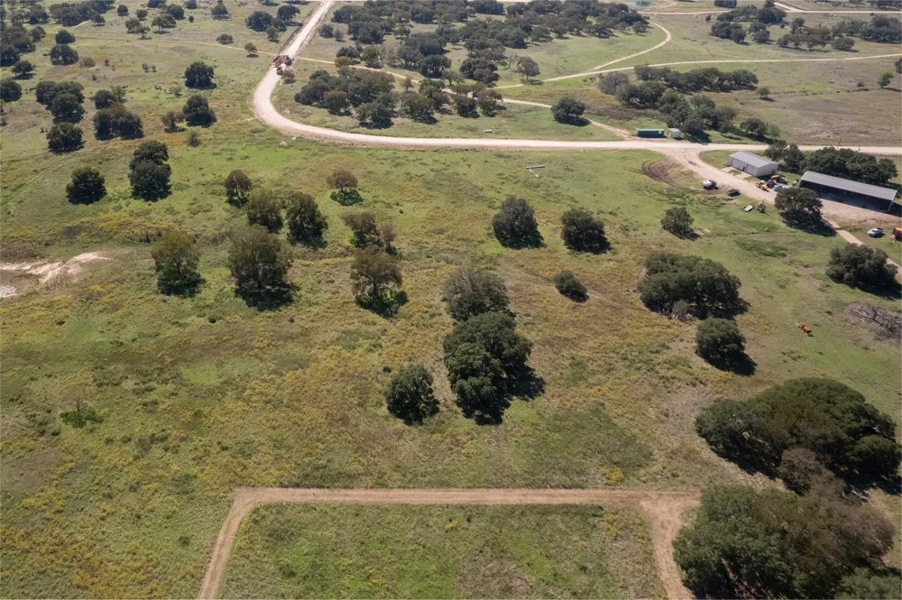 55 Twin Caverns Oglesby, TX 75651