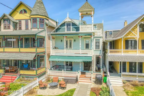 512 Embury Avenue