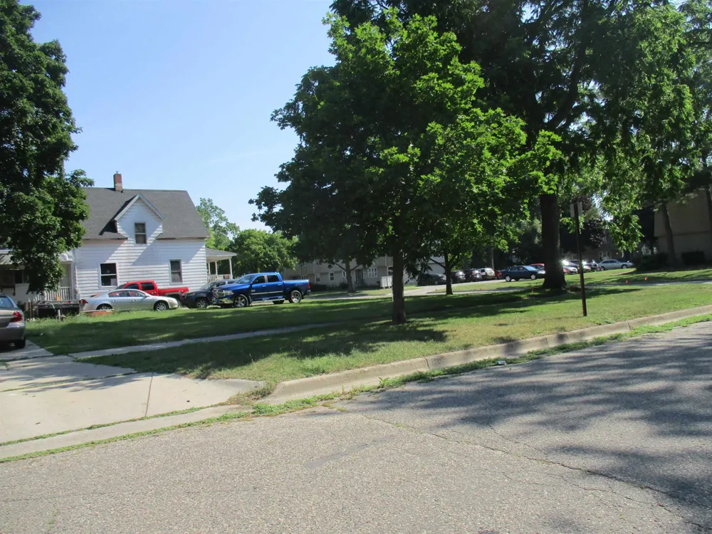 427 E Downie Street Alma City, MI 48801