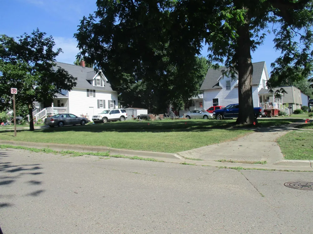 427 E Downie Street Alma City, MI 48801