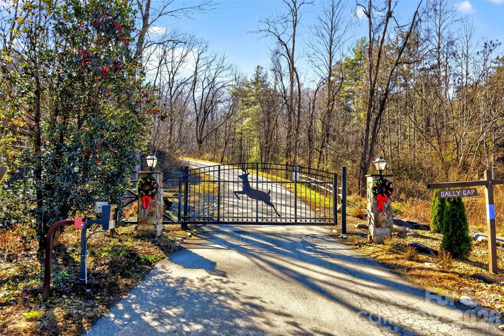 100 Wolf Pen Road Old Fort, NC 28762