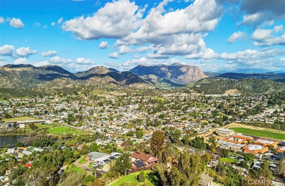 12886 Castle Court Lakeside, CA 92040