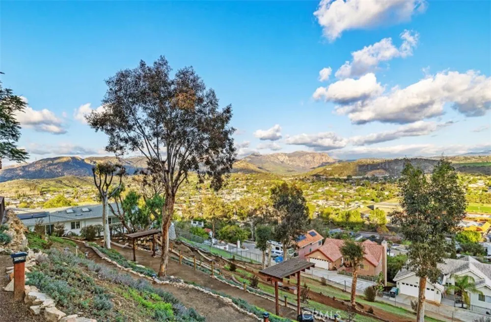 12886 Castle Court Lakeside, CA 92040