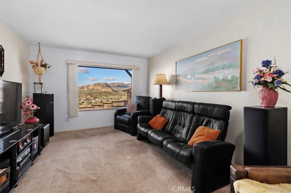 12886 Castle Court Lakeside, CA 92040