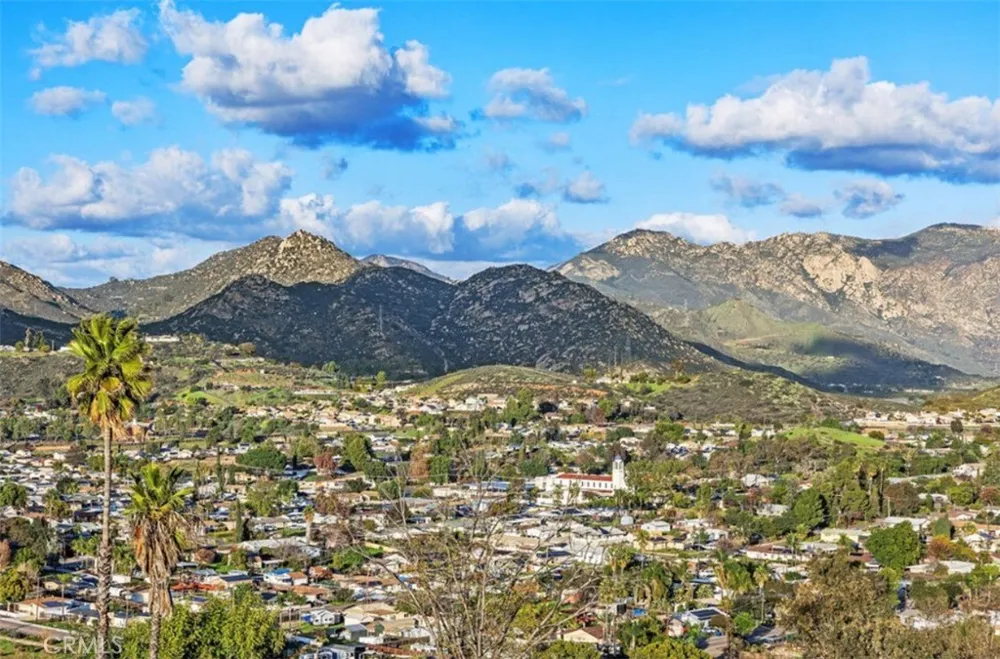 12886 Castle Court Lakeside, CA 92040