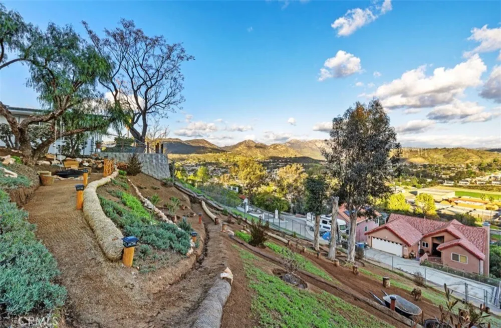12886 Castle Court Lakeside, CA 92040