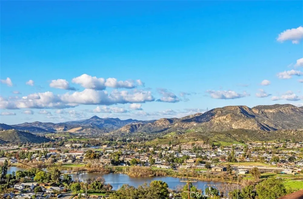 12886 Castle Court Lakeside, CA 92040