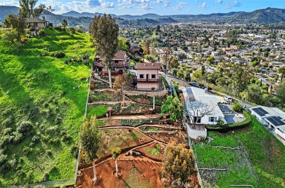 12886 Castle Court Lakeside, CA 92040
