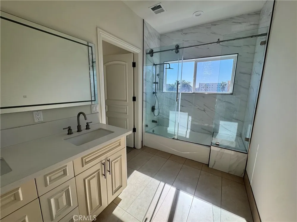 1598 Long Beach Long Beach, CA 90813