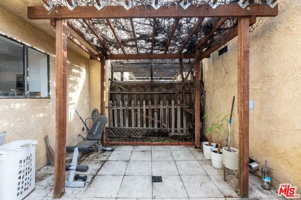 14924 Nordhoff Street #6 North Hills, CA 91343