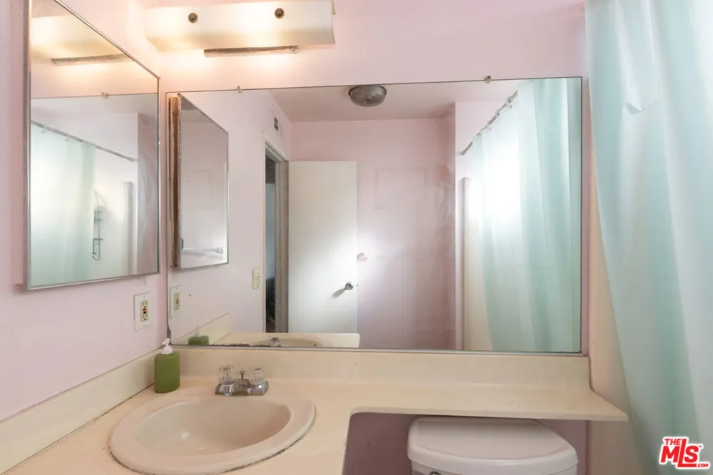 14924 Nordhoff Street #6 North Hills, CA 91343