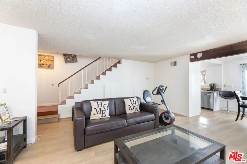 14924 Nordhoff Street #6 North Hills, CA 91343