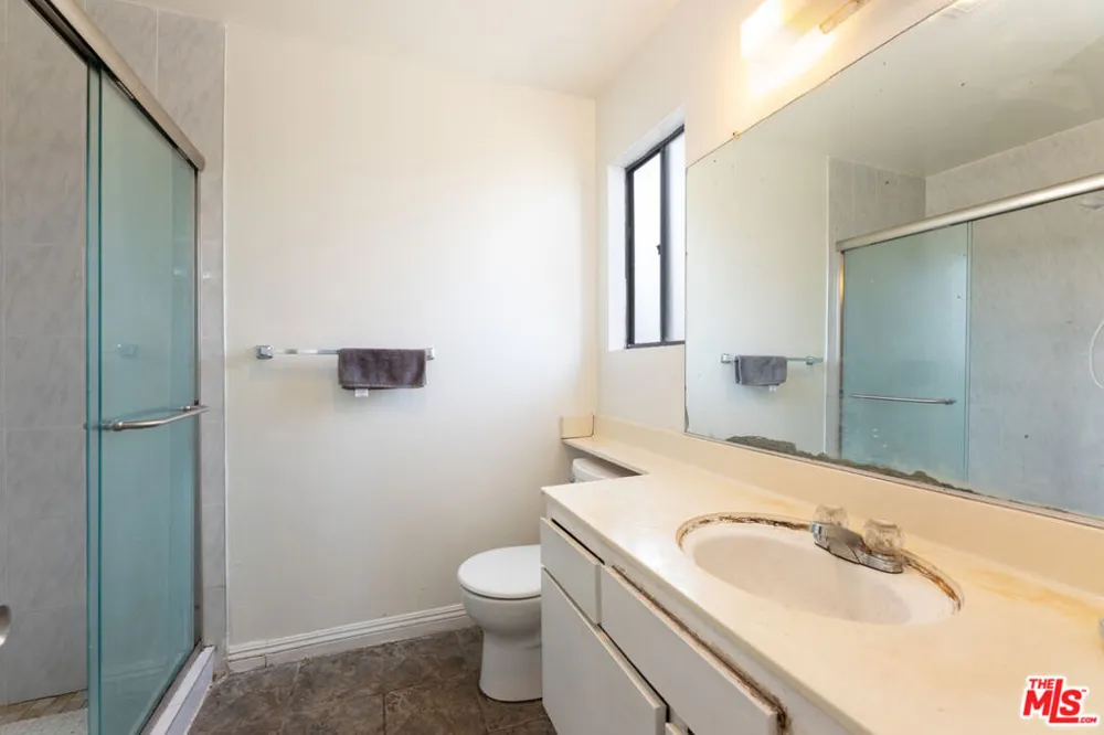 14924 Nordhoff Street #6 North Hills, CA 91343