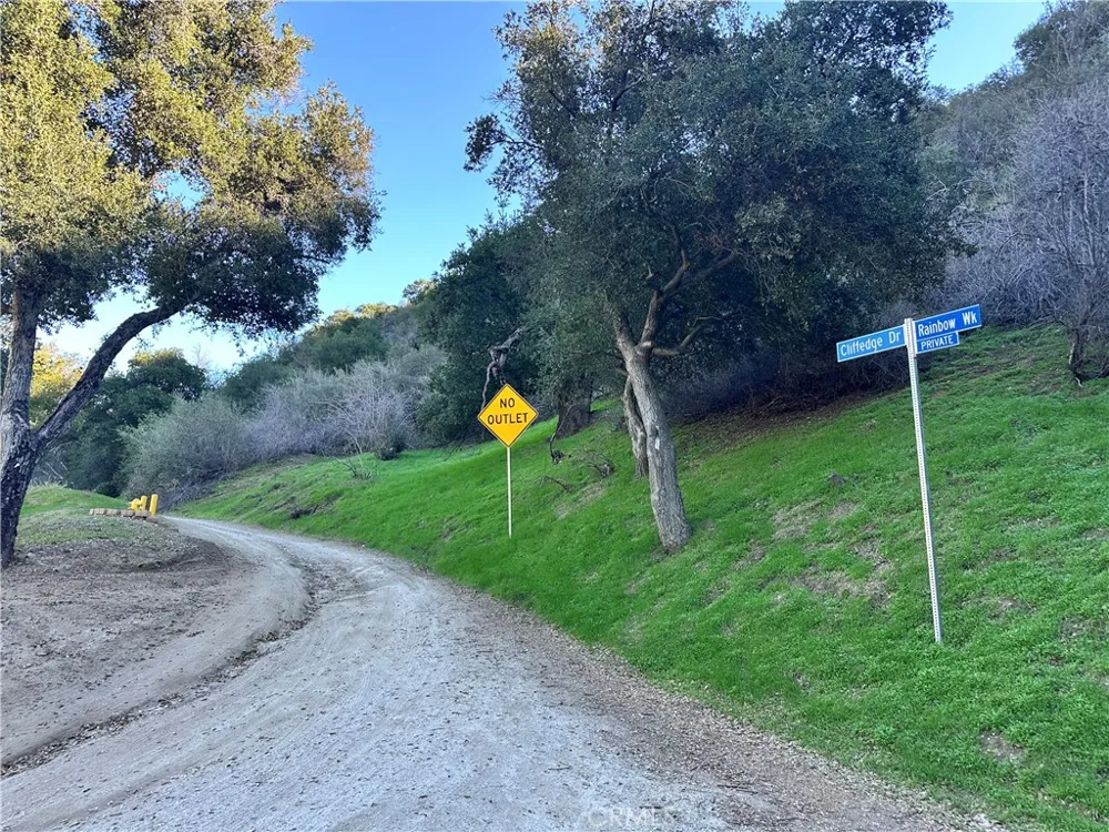 Cliffedge Drive Green Valley, CA 91350