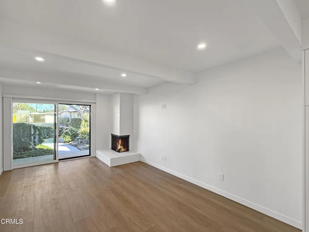 61 Redwood Avenue Ventura, CA 93003