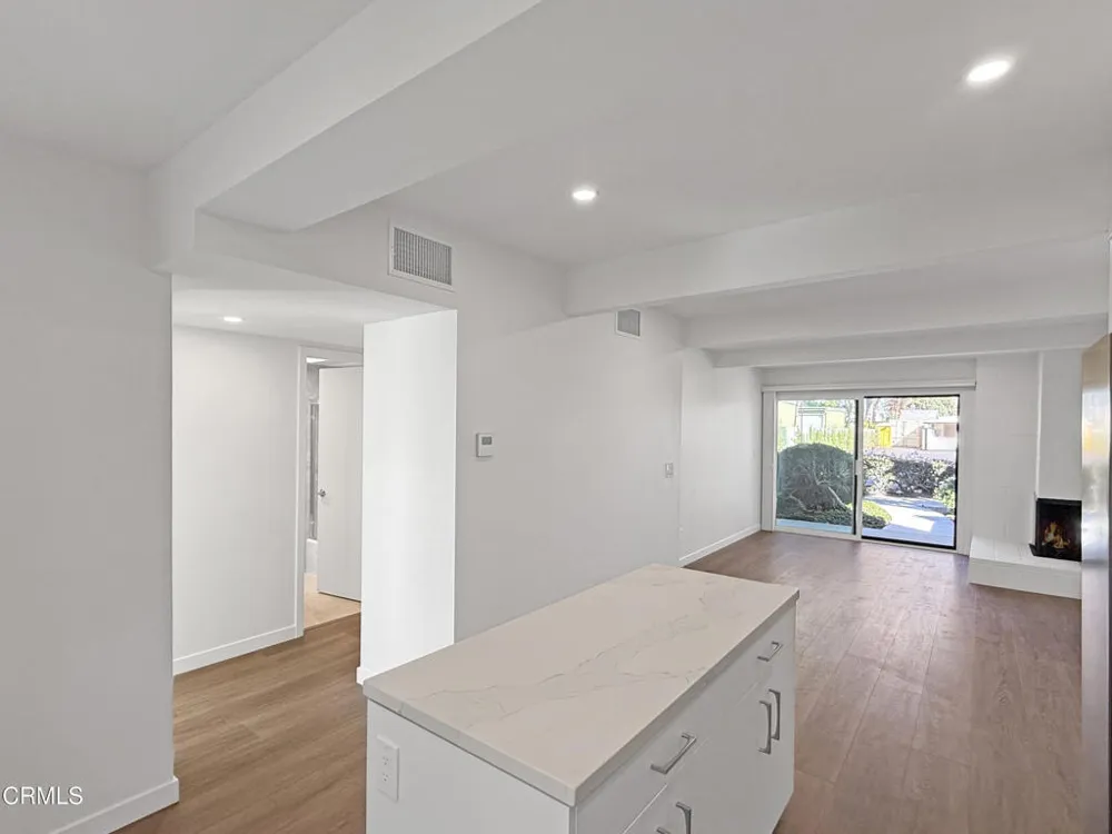 61 Redwood Avenue Ventura, CA 93003