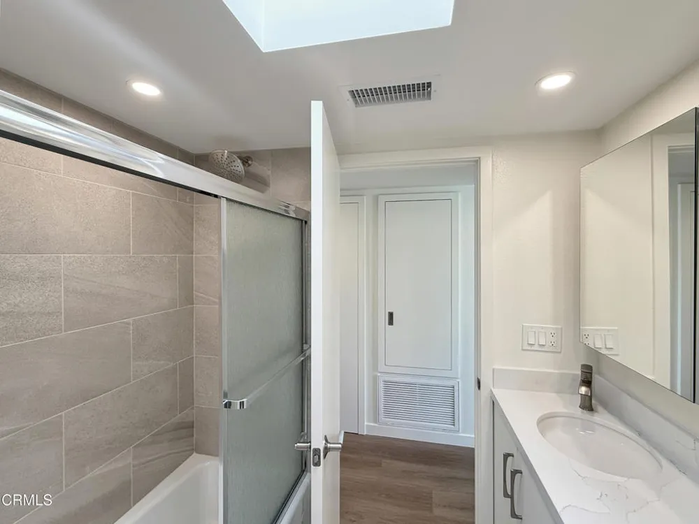 61 Redwood Avenue Ventura, CA 93003