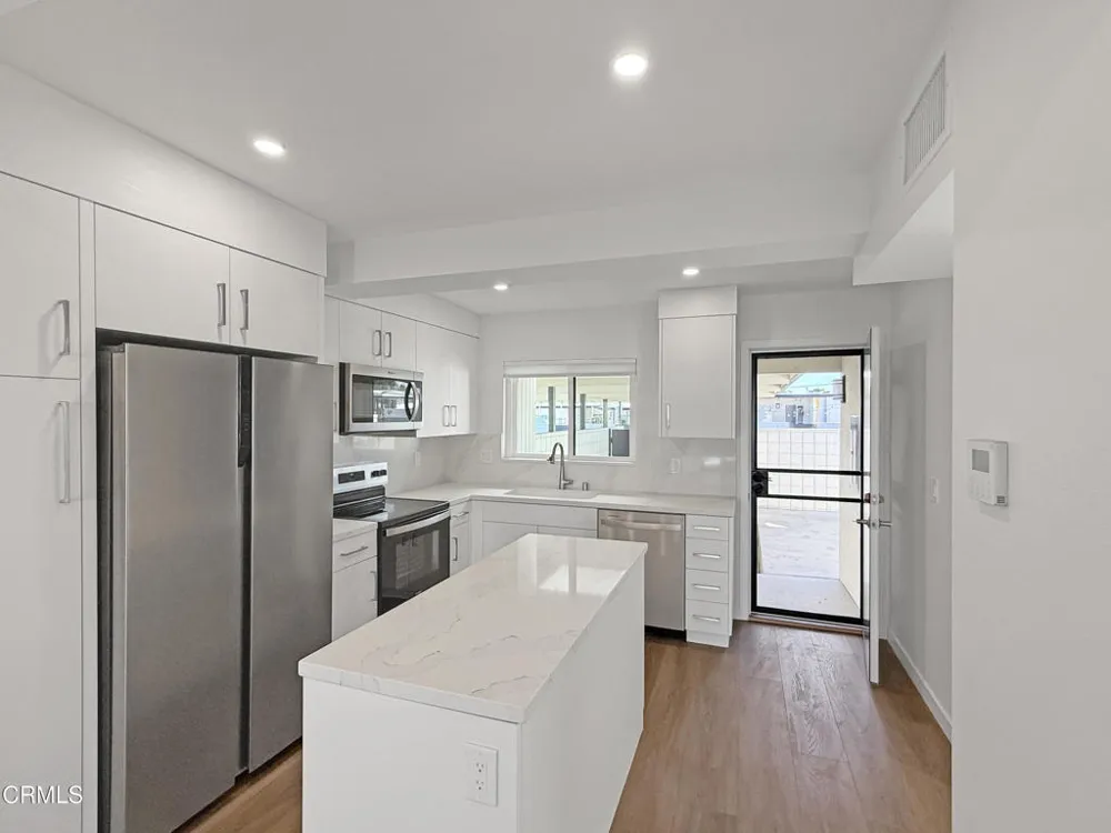 61 Redwood Avenue Ventura, CA 93003