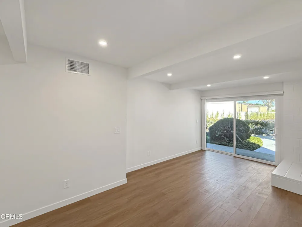 61 Redwood Avenue Ventura, CA 93003