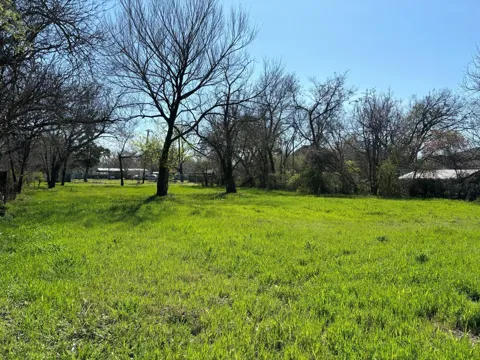 740 E Waco Avenue