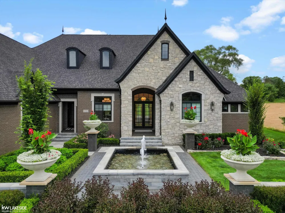 5769 Cotswold Drive Washington Township, MI 48094