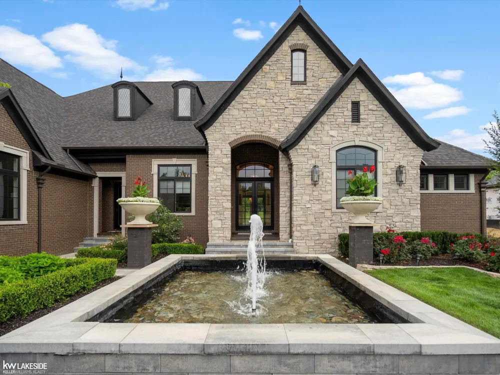 5769 Cotswold Drive Washington Township, MI 48094