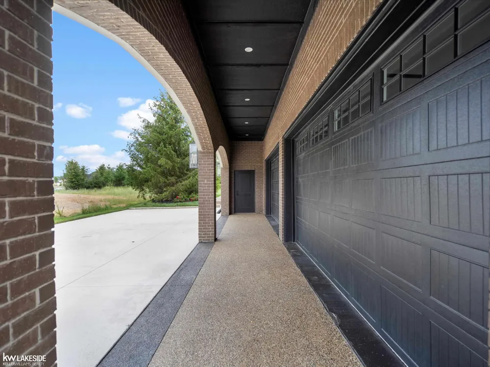 5769 Cotswold Drive Washington Township, MI 48094
