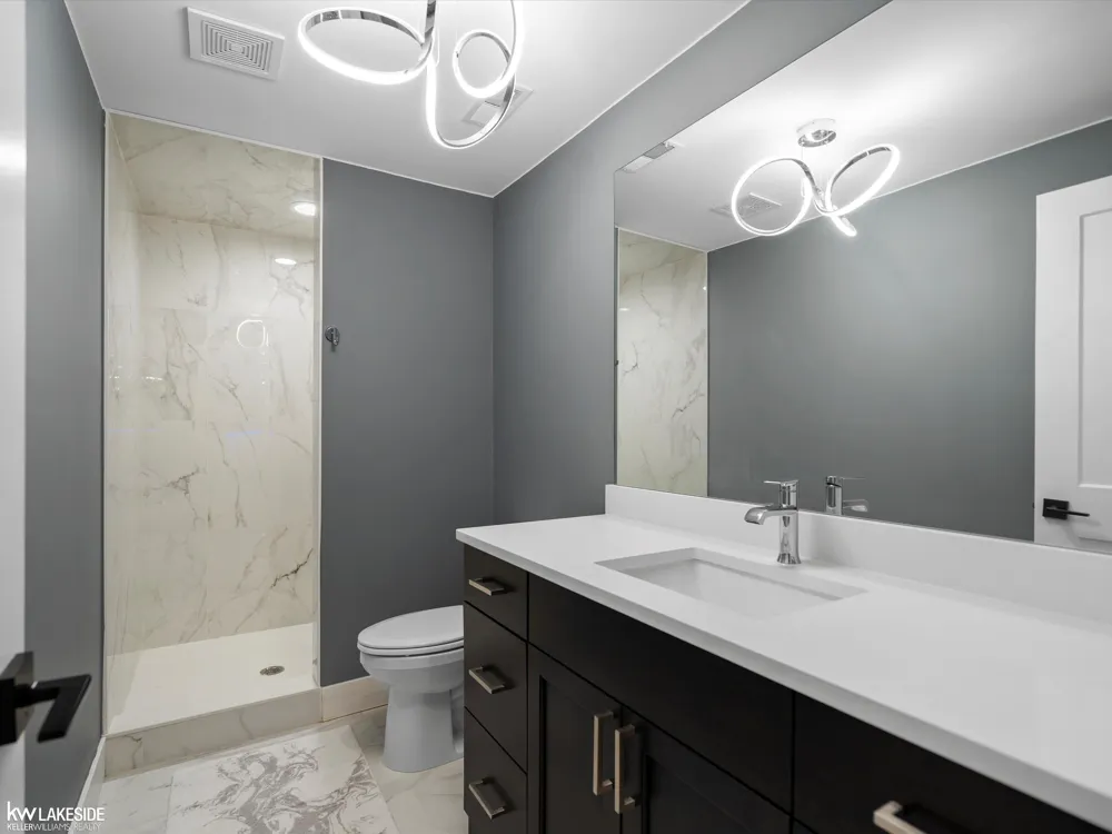 5769 Cotswold Drive Washington Township, MI 48094