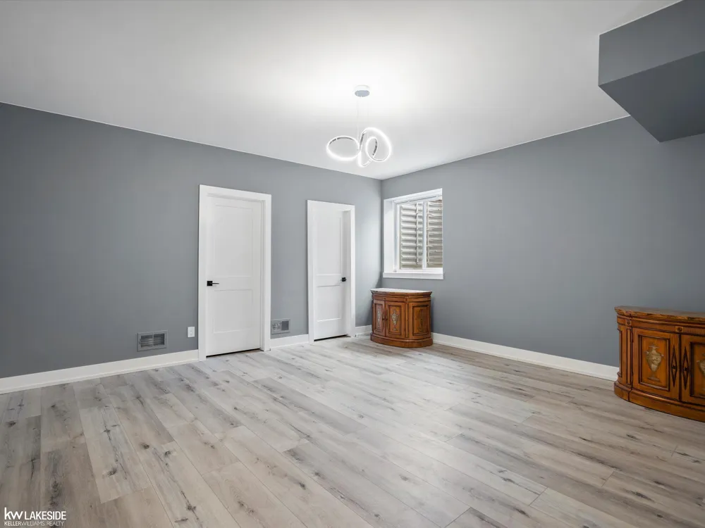 5769 Cotswold Drive Washington Township, MI 48094