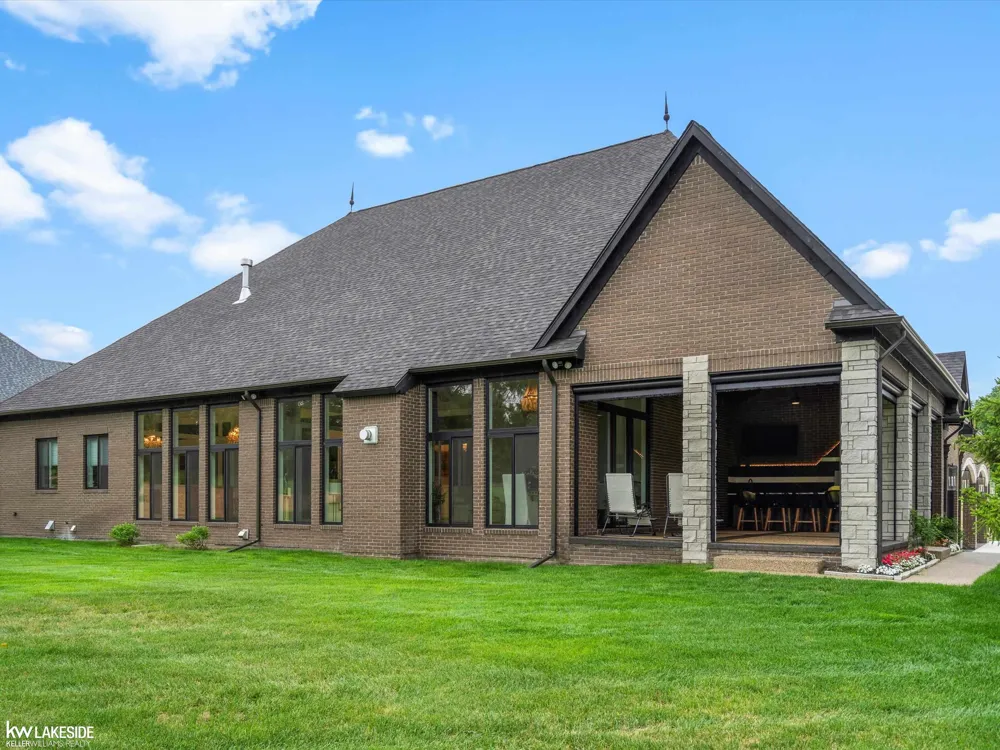 5769 Cotswold Drive Washington Township, MI 48094